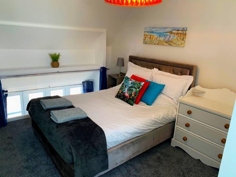 School Halls - 5 Bedrooms