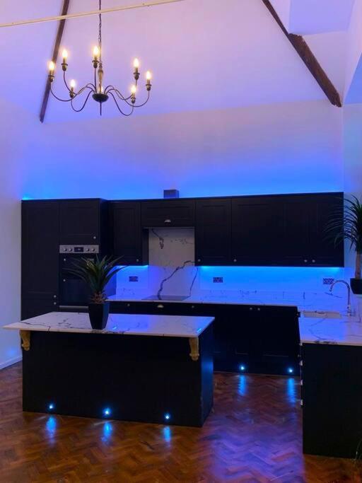 School Halls - 5 Bedrooms *