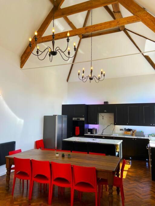 School Halls - 5 Bedrooms Holiday home