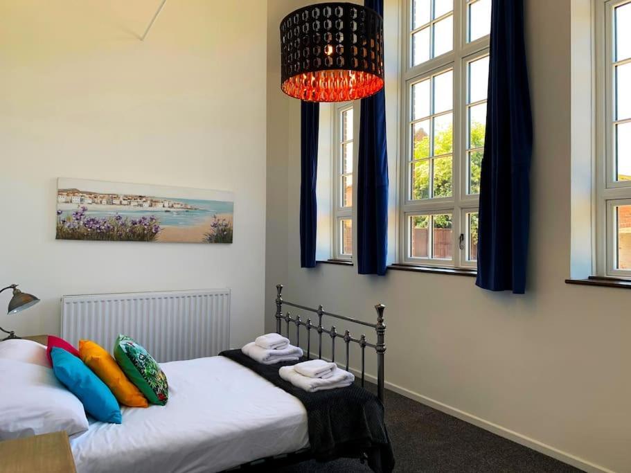 School Halls - 5 Bedrooms * Bodham