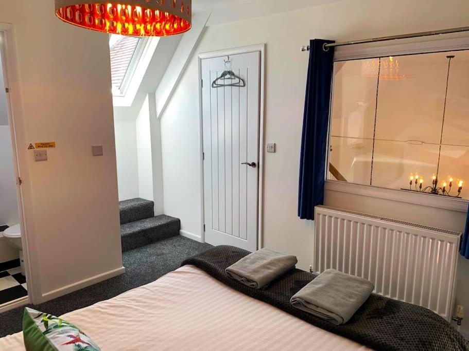 School Halls - 5 Bedrooms