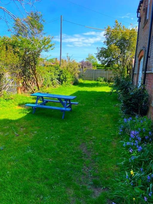 School Halls - 5 Bedrooms Holiday home Bodham