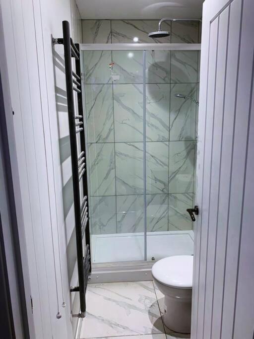 School Halls - 5 Bedrooms Holiday home Bodham
