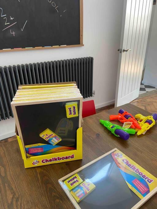 School Halls - 5 Bedrooms *